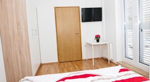 Blackout curtains, free WiFi, bed sheets - Veronika Group Radićeva (Zagreb)