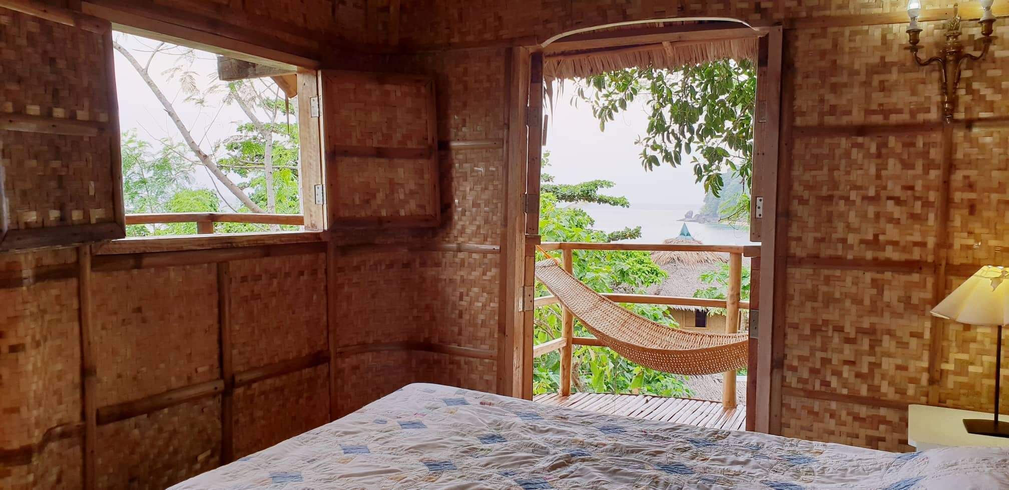 Casa de árbol panorámica (Tabi Tabi) | Decoración personalizada, muebles diferentes y ropa de cama 