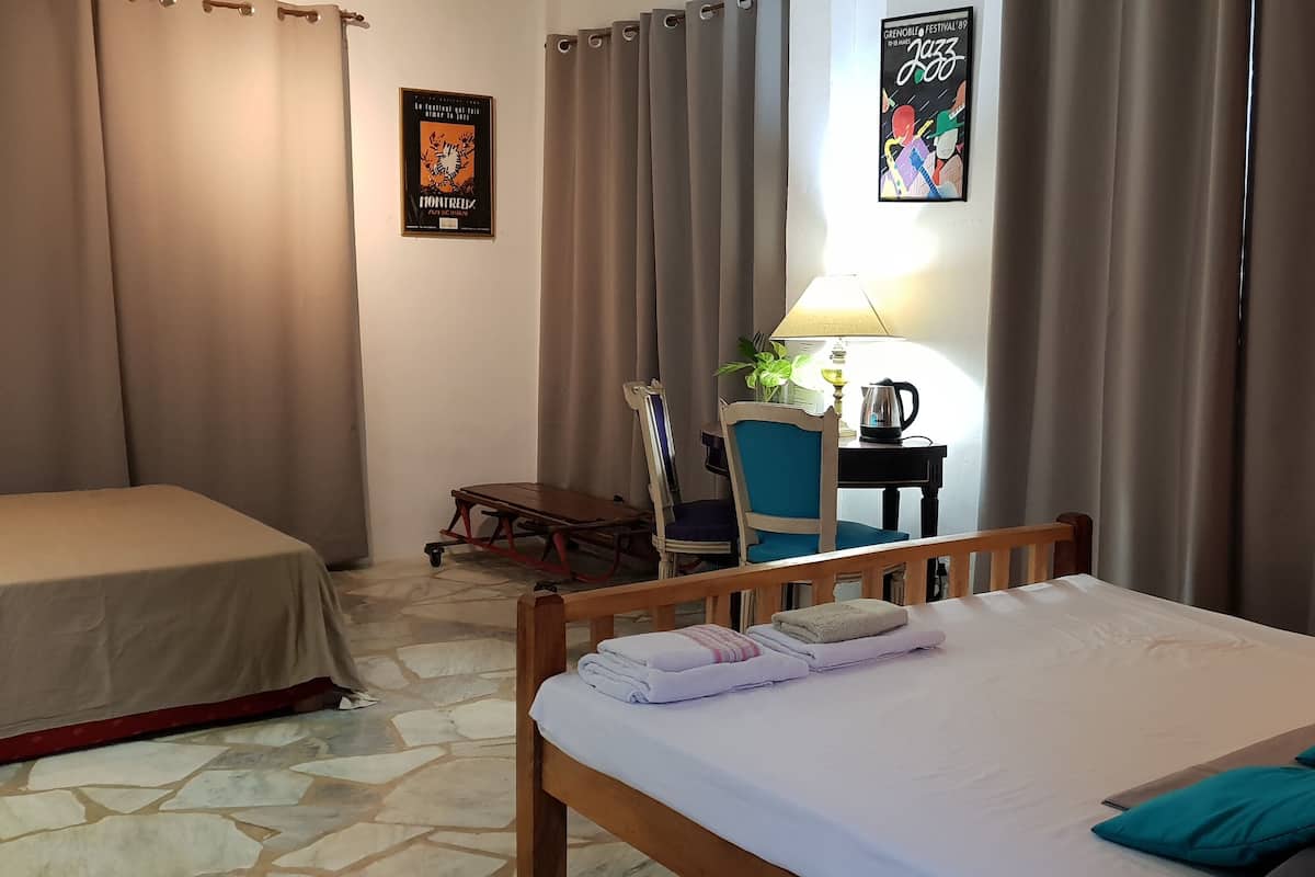 Dolphin | 1 bedroom, individually decorated, individually furnished, bed sheets