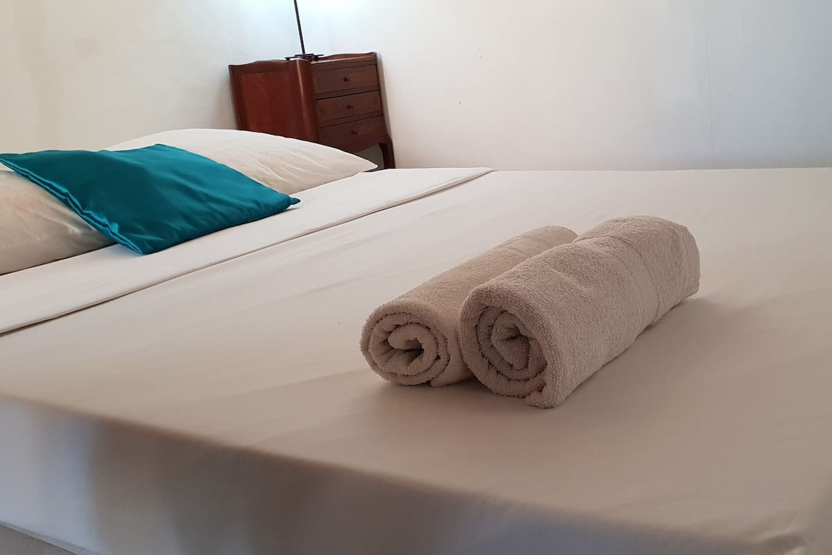 Turtle | 1 bedroom, individually decorated, individually furnished, bed sheets