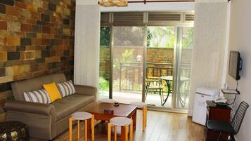 Apartment | 1 bedroom, blackout drapes, free cribs/infant beds, free WiFi