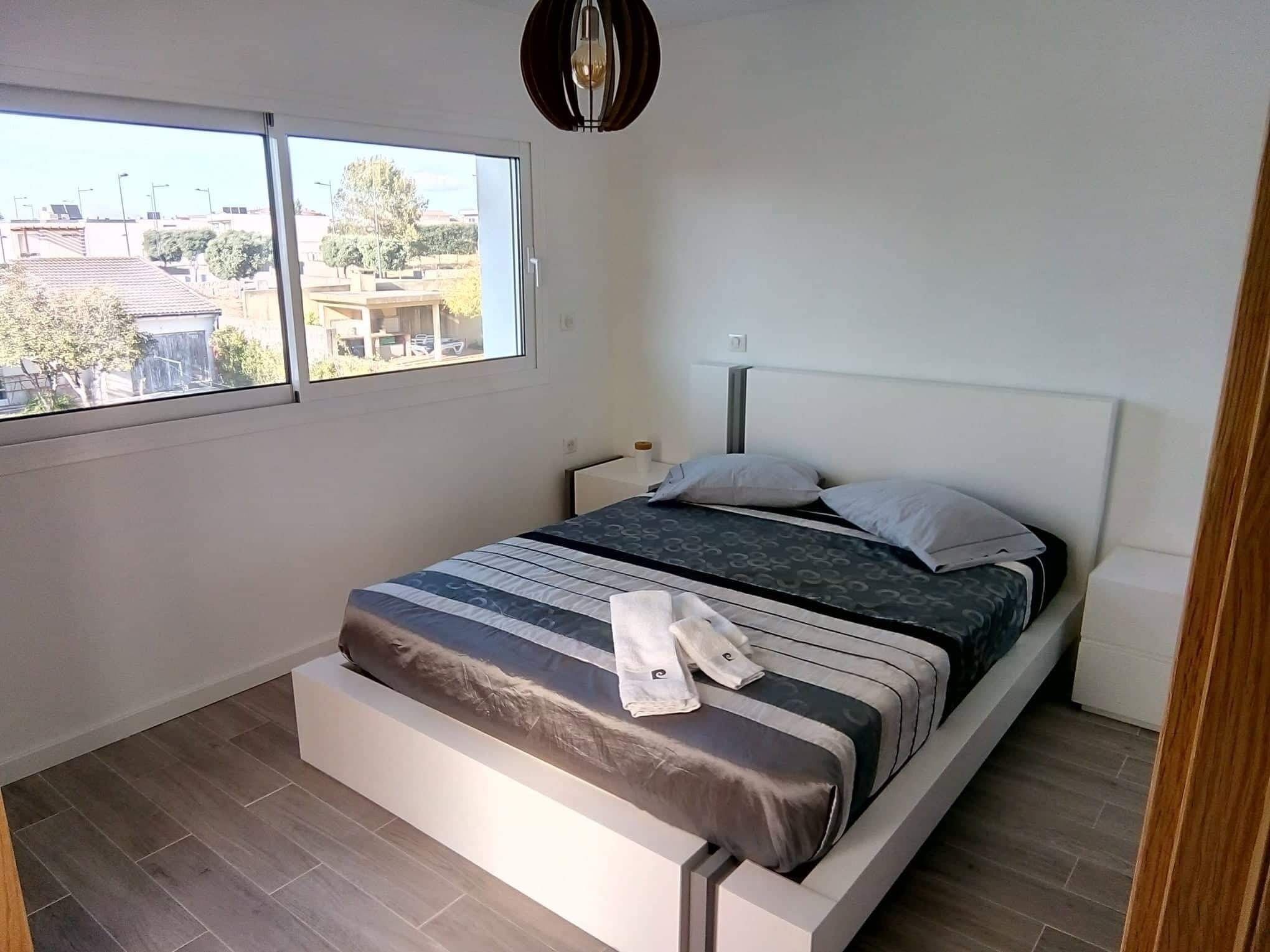 4 slaapkamers, een strijkplank/strijkijzer, wifi