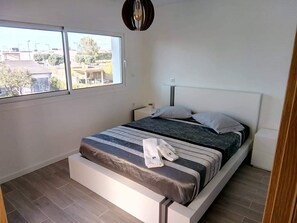 4 chambres, fer et planche à repasser, Wi-Fi