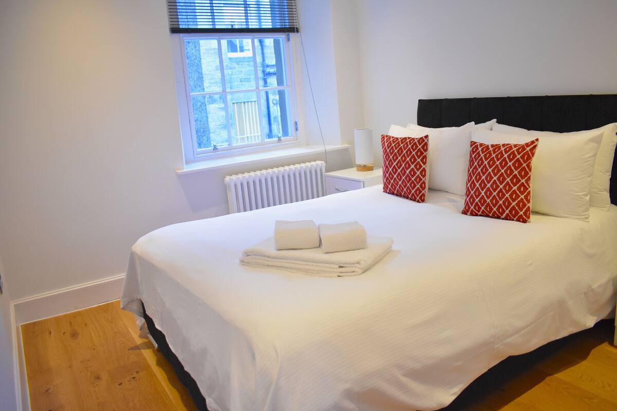 Business Double Room | Desk, laptop workspace, iron/ironing board, free WiFi