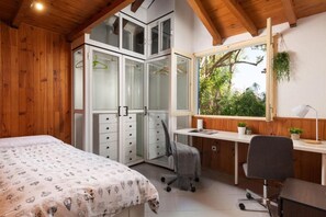 3 habitaciones, tabla de planchar con plancha, wifi y ropa de cama