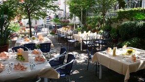 Restauration en plein air