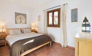 1 slaapkamer, een strijkplank/strijkijzer, wifi, beddengoed