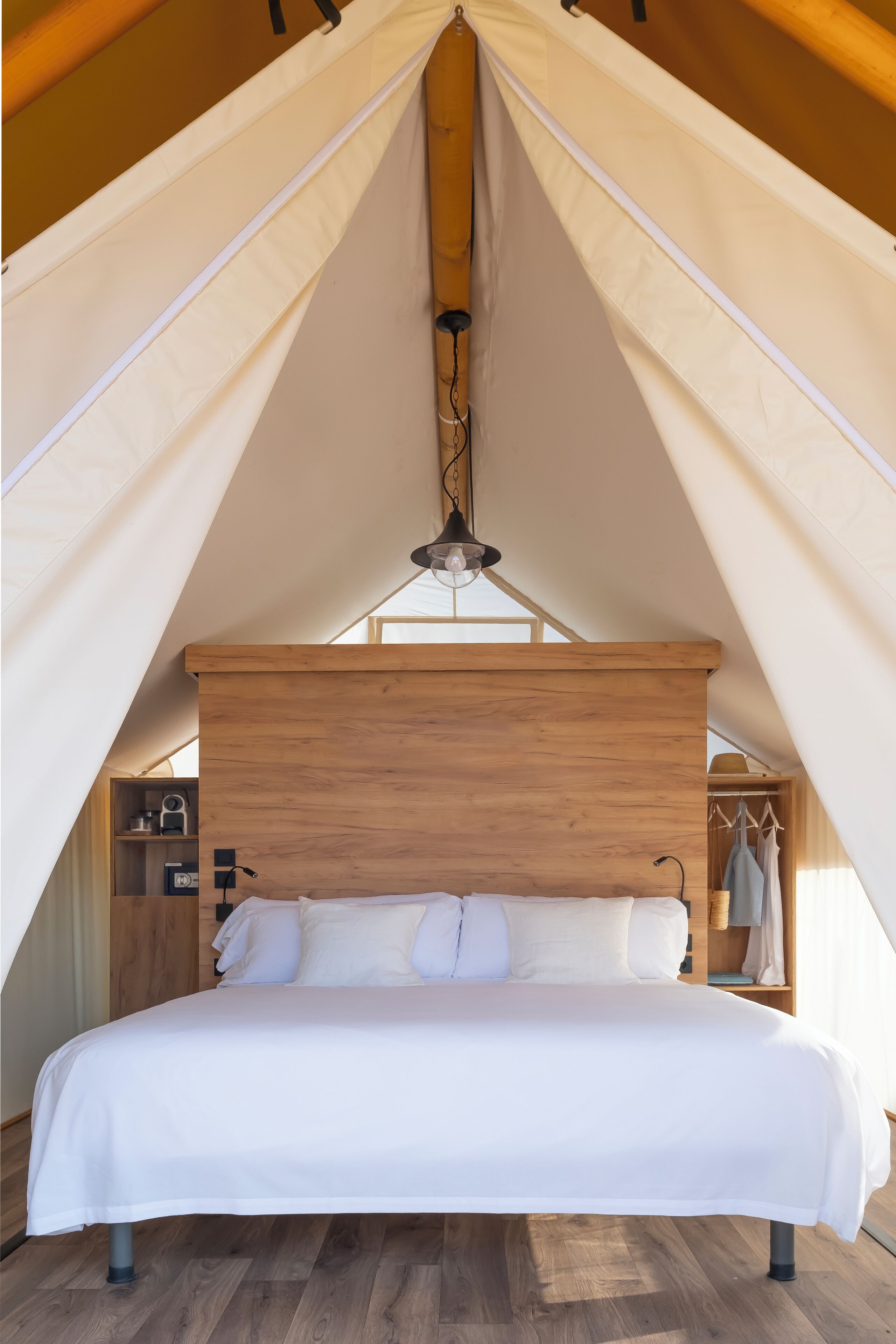 Cabin | Premium bedding, in-room safe, free WiFi, bed sheets