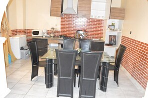 Highchair - 120m2 APARTMENTS + wifi + cleaning (Douala)
