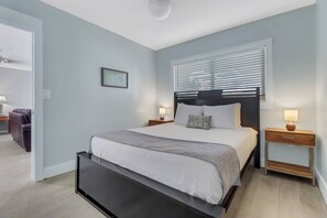 2 slaapkamers, een strijkplank/strijkijzer, internet, beddengoed