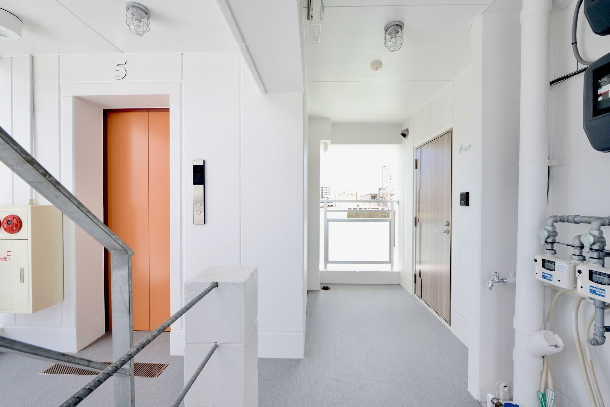 スーペリア 4 人部屋 ライトグレー | WiFi (無料)