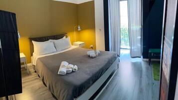 Chambre Double Deluxe, salle de bains attenante (Balcony) | Articles gratuits dans le mini-bar, bureau