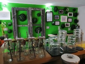 Café da manhã para viagem grátis todos os dias