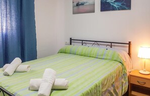 5 bedrooms, free WiFi, bed sheets - Stunning home in Olvera with kitchen (Olvera)