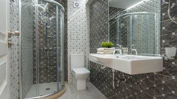Luxury Apartment, Balcony, Sea View | Bathroom