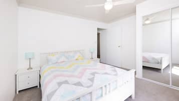 Kamar | 2 kamar tidur dan setrika/meja setrika