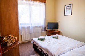Economy Double Room | Blackout drapes, free WiFi, bed sheets - Penzión Zefir Bojnice (Bojnice)