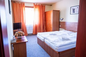 Dubbelrum - 1 queensize-säng | Mörkläggningsgardiner, gratis wi-fi och sängkläder