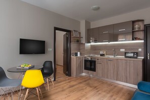 Apartment, 1 Bedroom, Balcony, City View | Private kitchen | Fridge, microwave, oven, stovetop - Marina Beach Apartments (Pomorie)