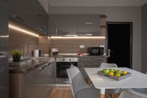 Appartement, 1 chambre, balcon, vue ville | Cuisine privée