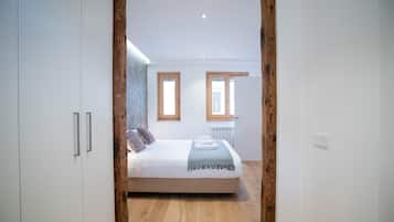 Premium bedding, in-room safe, iron/ironing board, free cots/infant beds