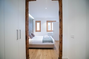 Premium bedding, in-room safe, iron/ironing board, free cots/infant beds - Smartr Madrid Gran Vía Apartments (Madrid)