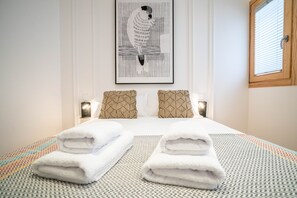 Premium bedding, in-room safe, iron/ironing board, free cots/infant beds - Smartr Madrid Gran Vía Apartments (Madrid)