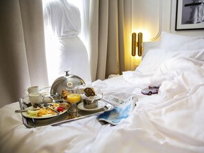 Egyptian cotton sheets, premium bedding, down comforters, pillowtop beds - Heritage Hotel Fermai (Split)