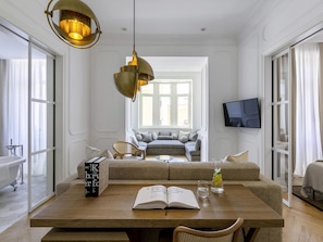 Suite, 1 Tempat Tidur Double (Beletage) | 1 kamar tidur, seprai katun Mesir, dan seprai premium