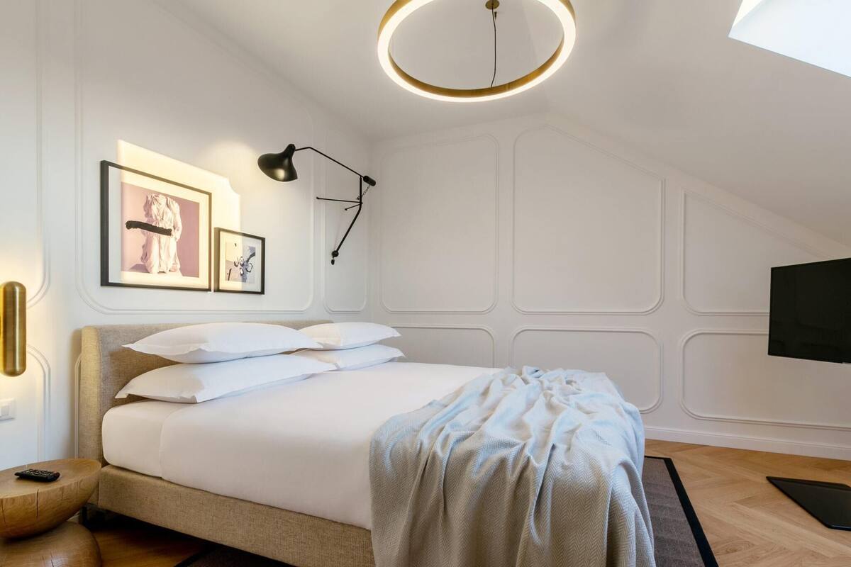 ملاءات من القطن المصري وأغطية فراش متميزة وألحفة محشوة بالريش