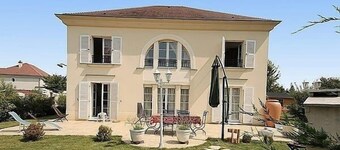 Villa with 1100 square garden, Peaceful Location