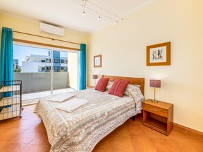 2 Schlafzimmer, Bügeleisen/Bügelbrett, Internetzugang, Bettwäsche