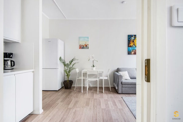 Apartment, 1 Bedroom | Dining room