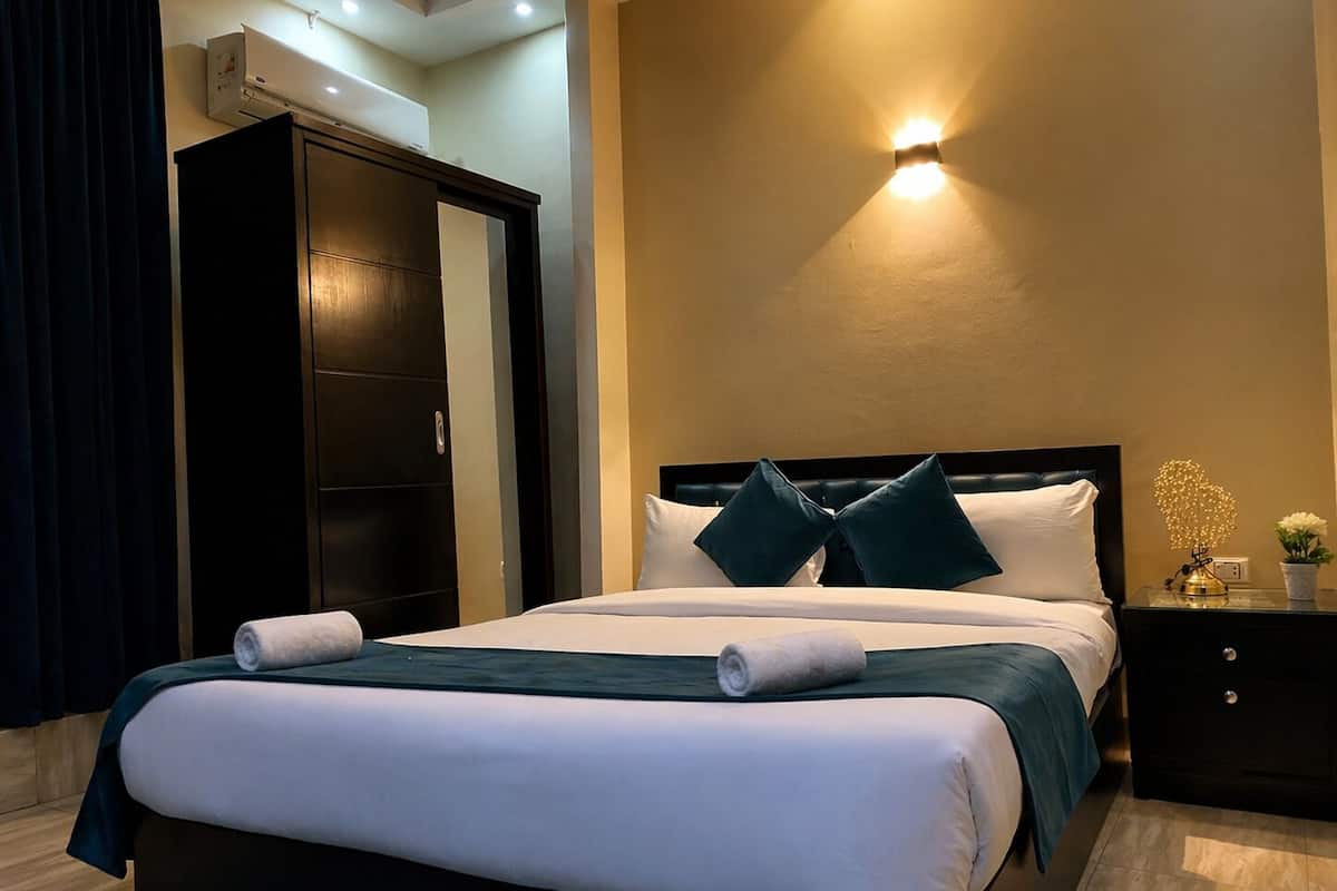 Egyptian cotton sheets, premium bedding, down comforters