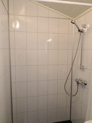 Deluxe-hytte | Bruser på badeværelset