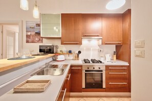 Micro-ondes, four, plaque de cuisson, grille-pain