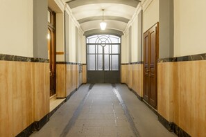 Interior - GuestHost - Charming Piazza Statuto Apartment (Torino)