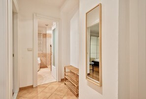 Bathtub, bidet