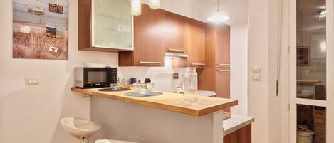 Microonde, forno, piano cottura