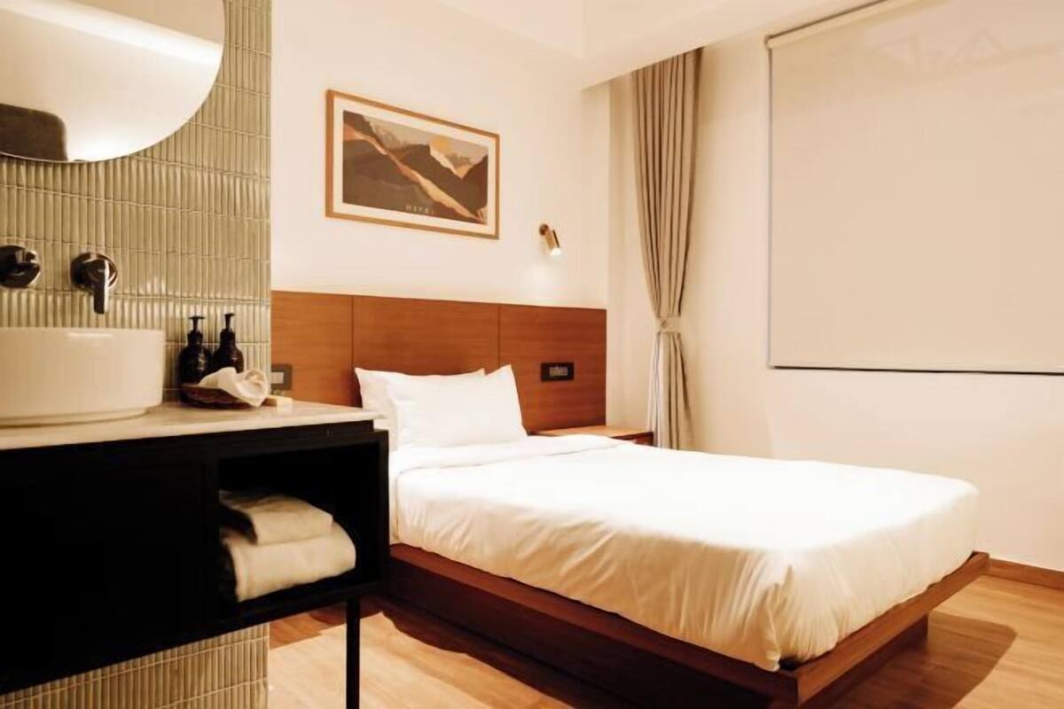 Premium bedding, in-room safe, desk, laptop workspace