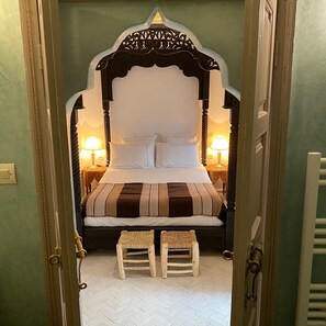 Premium bedding, in-room safe, individually decorated - Riad Ajarif by Riad Tawargit (Marrakech)