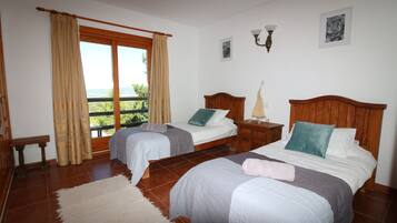 4 dormitorios, tabla de planchar con plancha, wifi gratis y ropa de cama