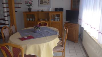 Standard House | In-room dining