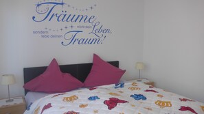 Standard House | 3 bedrooms, hypo-allergenic bedding, in-room safe - Haus Eveline (Borkum)