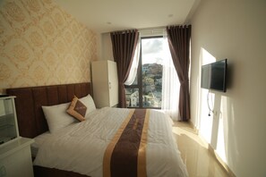 Minibar, blackout curtains, soundproofing, free WiFi