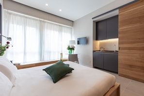 Studio | Private kitchenette | Full-size fridge, stovetop, espresso maker, coffee/tea maker