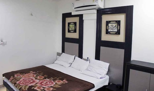 Room - Hotel Mukund Inn (Ahmedabad)