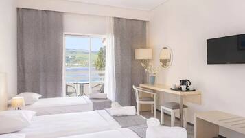 Deluxe Double Room, Sea View | Free cribs/infant beds, free WiFi