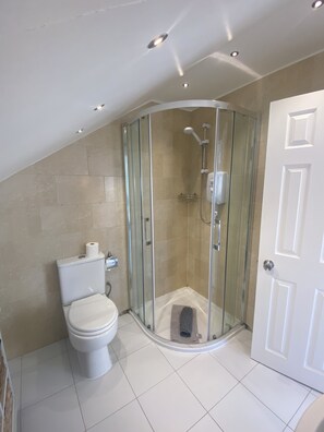 Douche, serviettes fournies