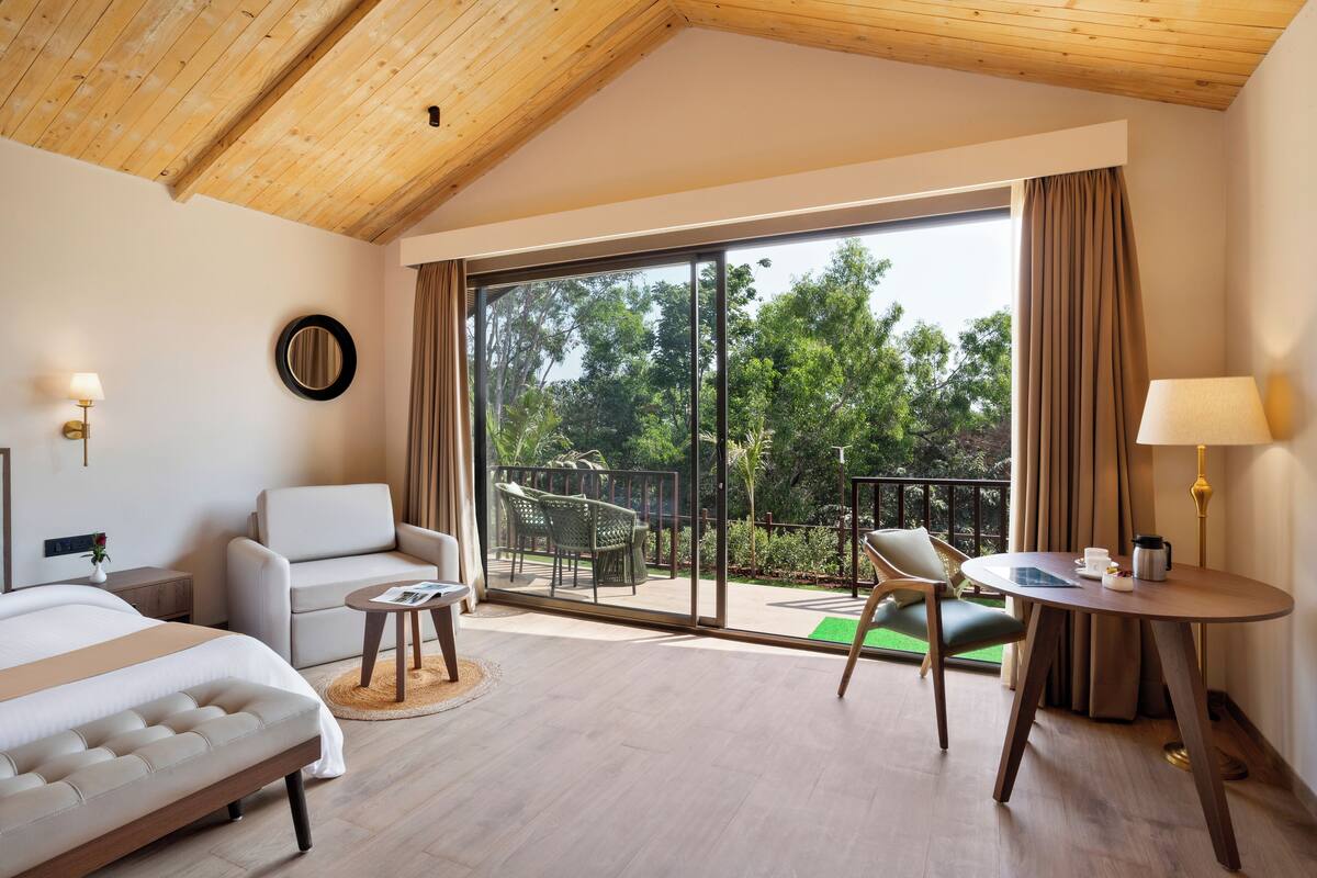 premium double room, courtyard view | balcony